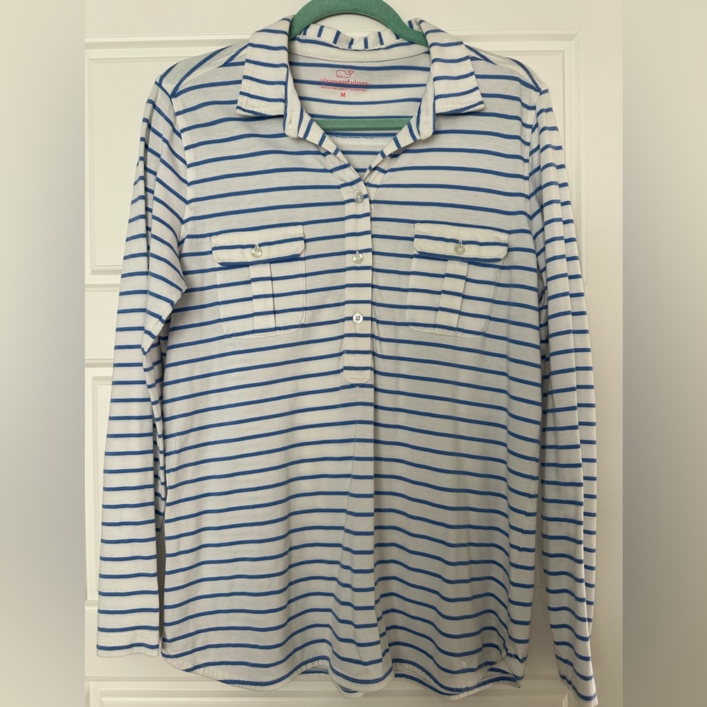 Vineyard Vines size medium top